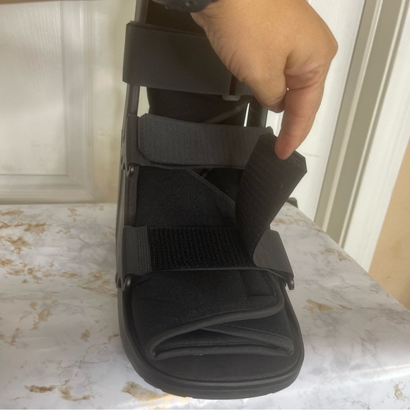 United Ortho - USA14109 Air Cam Walker Fracture Boot Extra Large Black - Picture 6 of 12